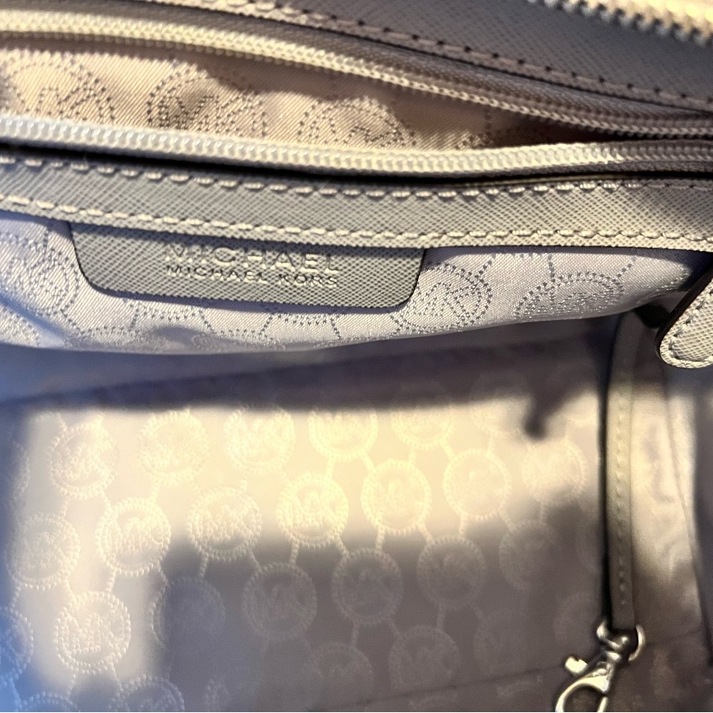 🩶 LIKE NEW 🩶 Michael Kors grey saffiano leather satchel with crossbody strap. - Picture 10 of 12
